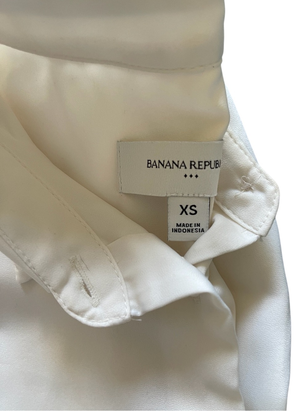 Sleeveless Button-Down Blouse - Picture 5 of 5
